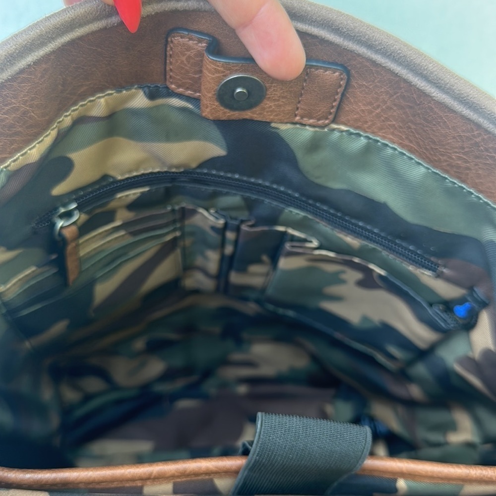 New AUTHENTIC GUESS Cargo /Military Leather Backpack - Picture 10 of 15
